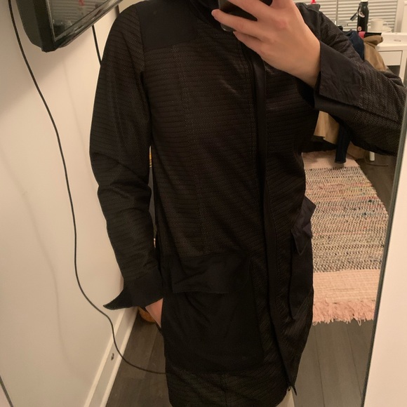 LOLË rain jacket - Picture 4 of 4